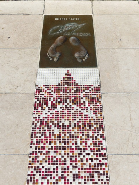 而是不断追 而是不断追